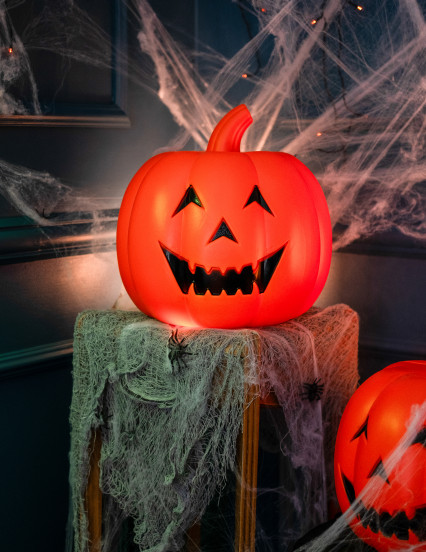 Una calabaza luminosa en plástico 3